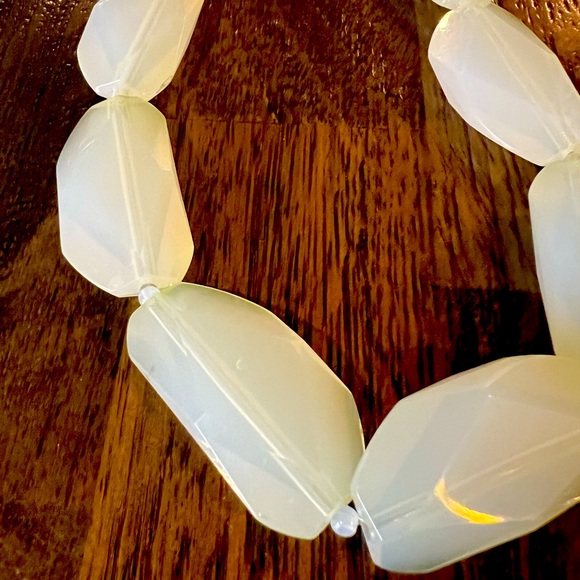 Green Chunky Necklace - Picture 3 of 3